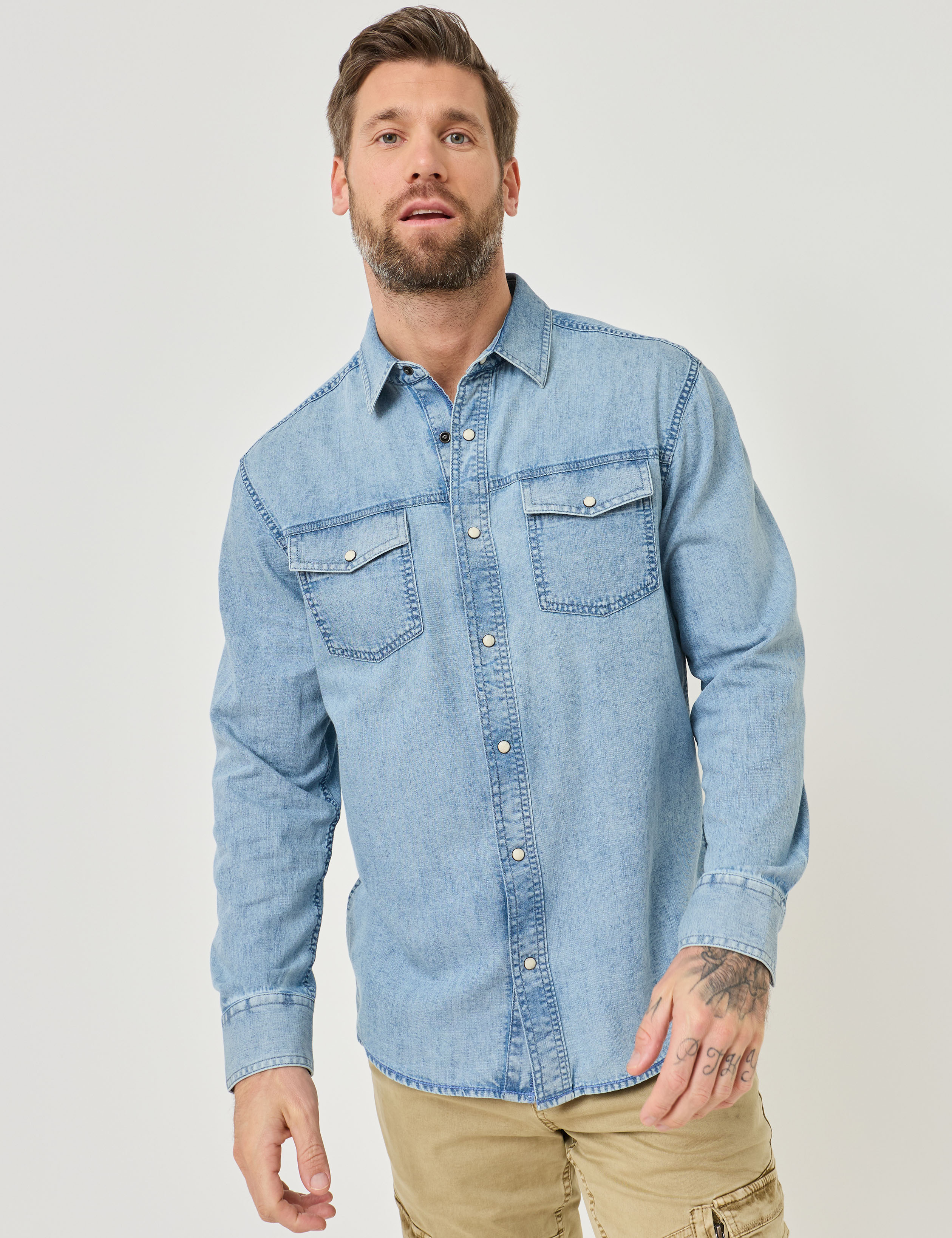Musthave: Jeanshemd m. Druckknöpfen