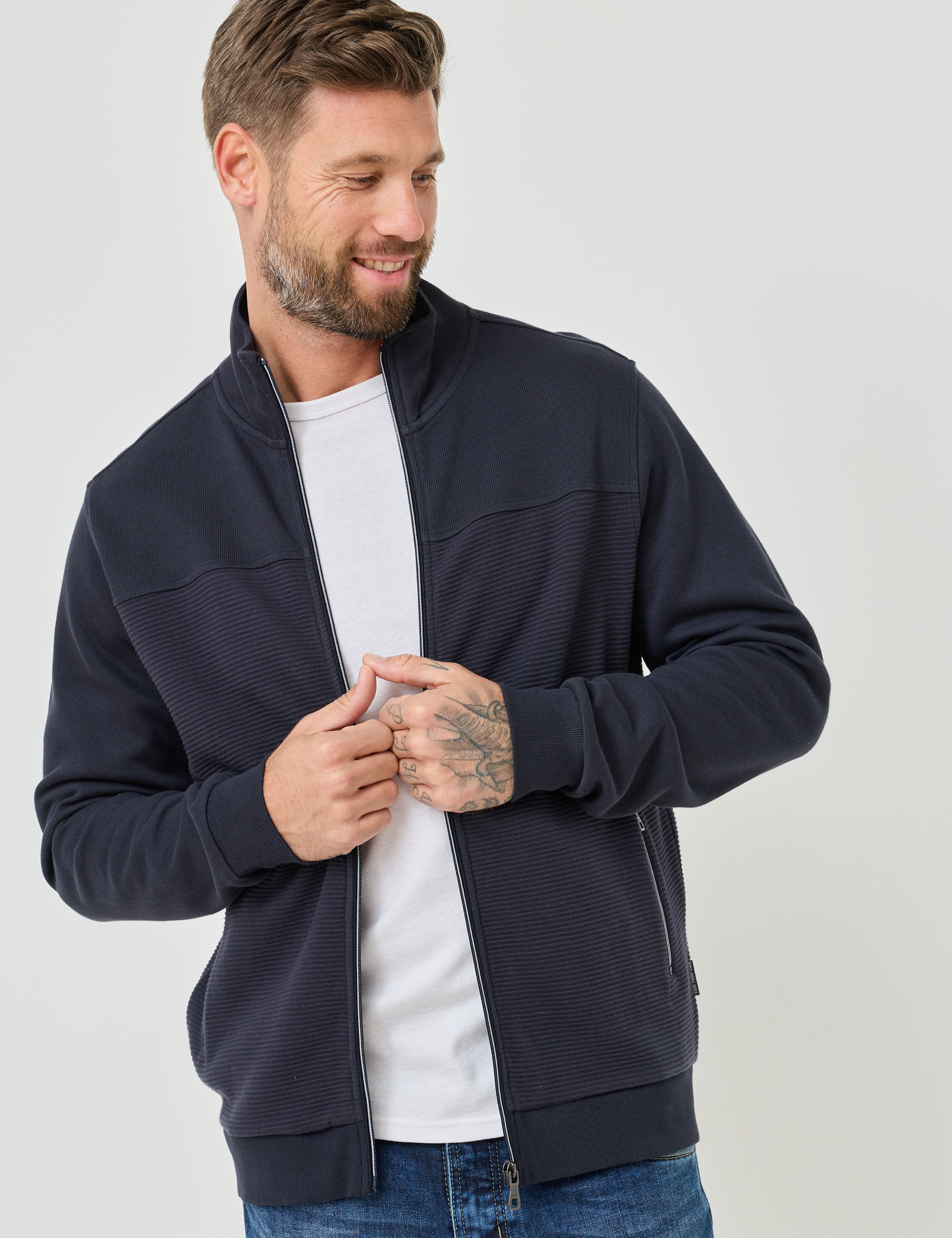 Sweatjacke mit Stehkragen u. Zip