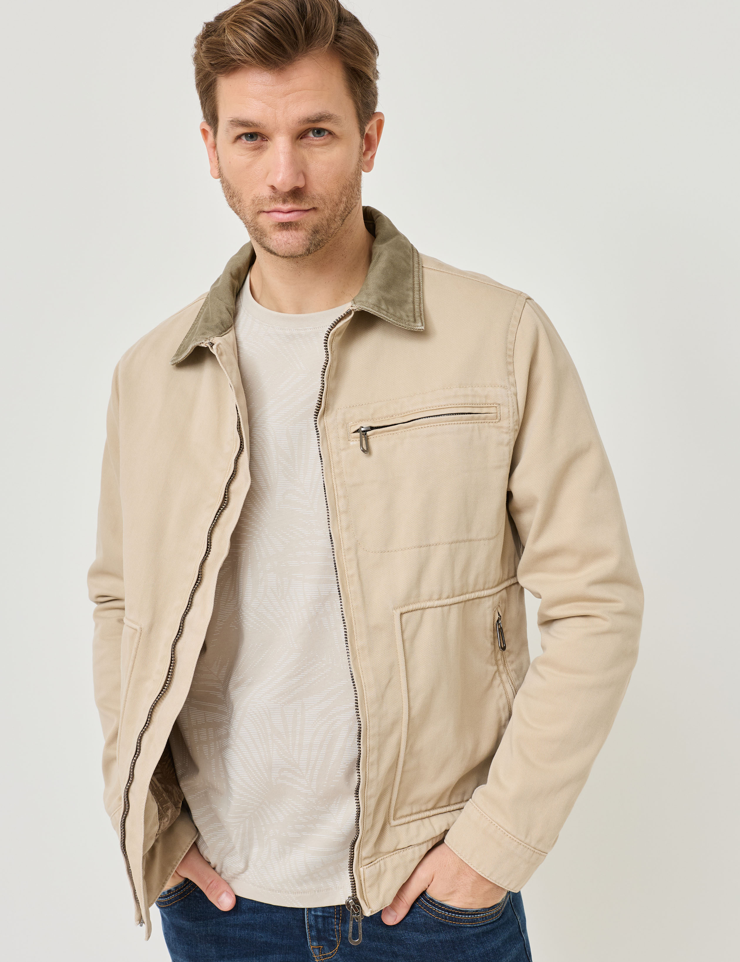 Jeansjacke mit Kontrastkragen