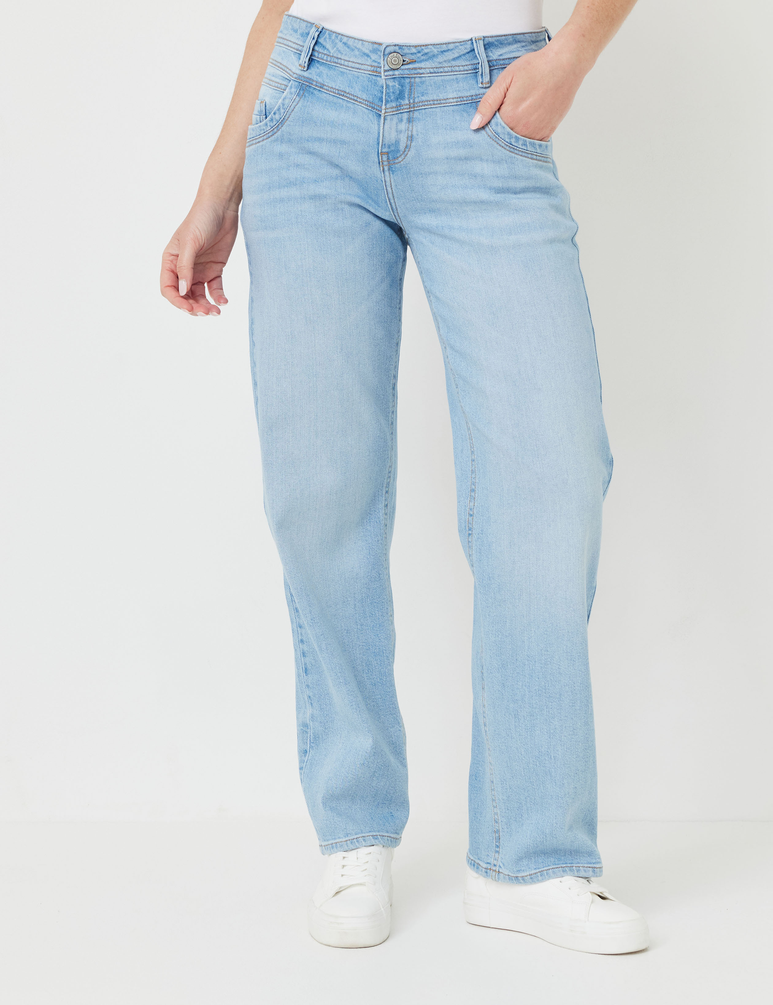 Must Have: Wide Leg Jeans