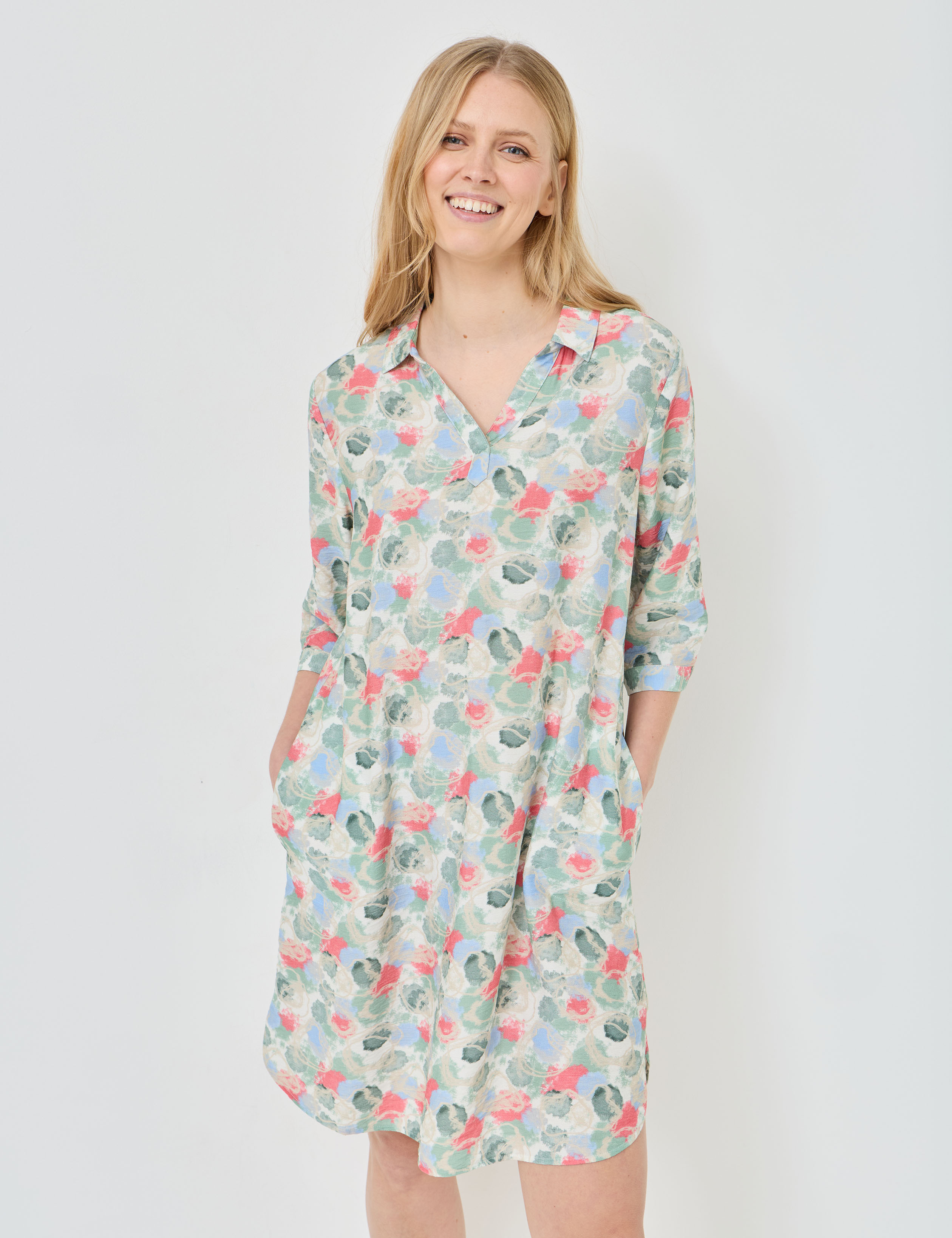 Kurzes Kleid im floralen Look
