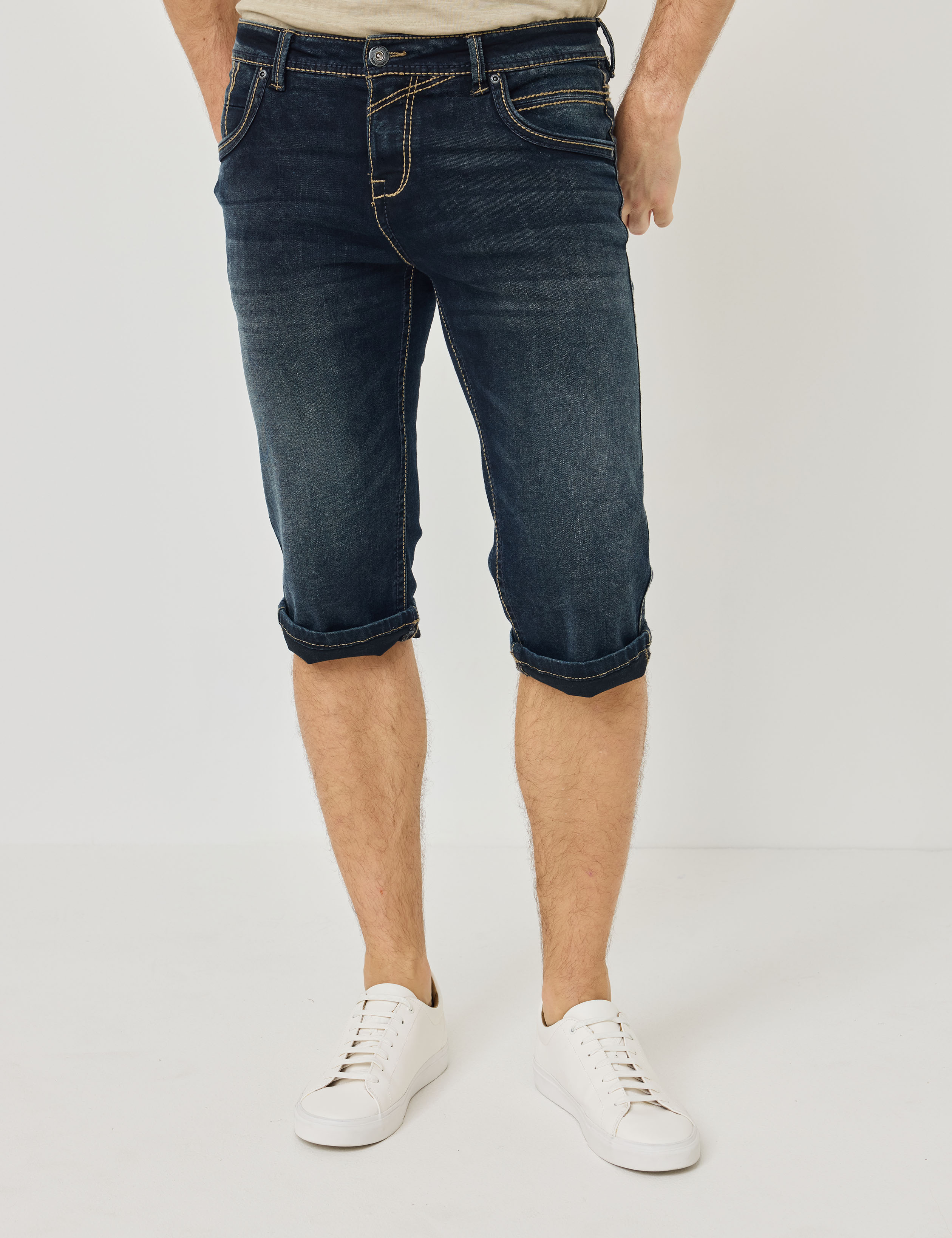 Jeans-Skater mit Kontrastnähten