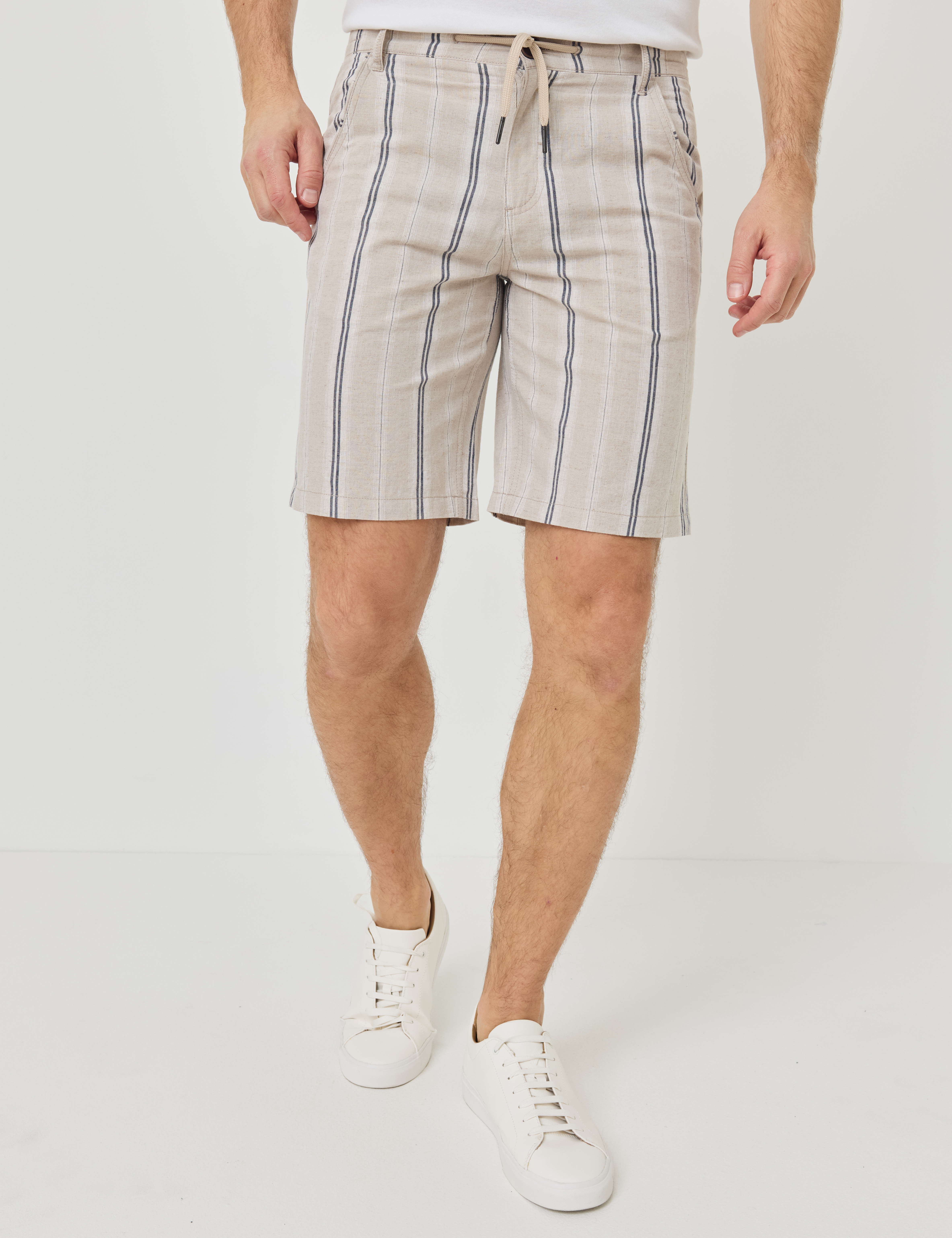 Gestreifte Shorts aus Leinen-Mix