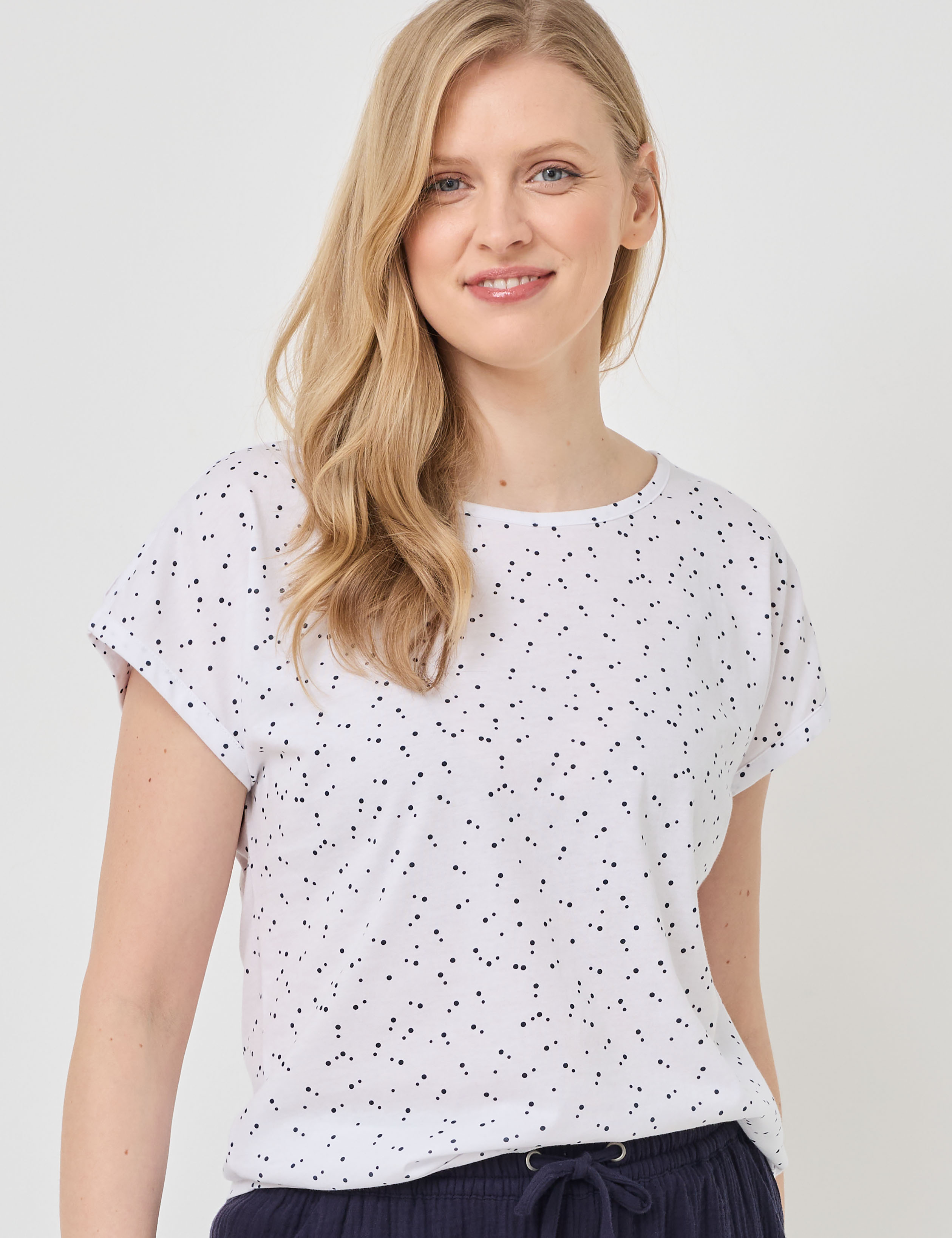 Shirt mit Punkte-Print & Cut-Out