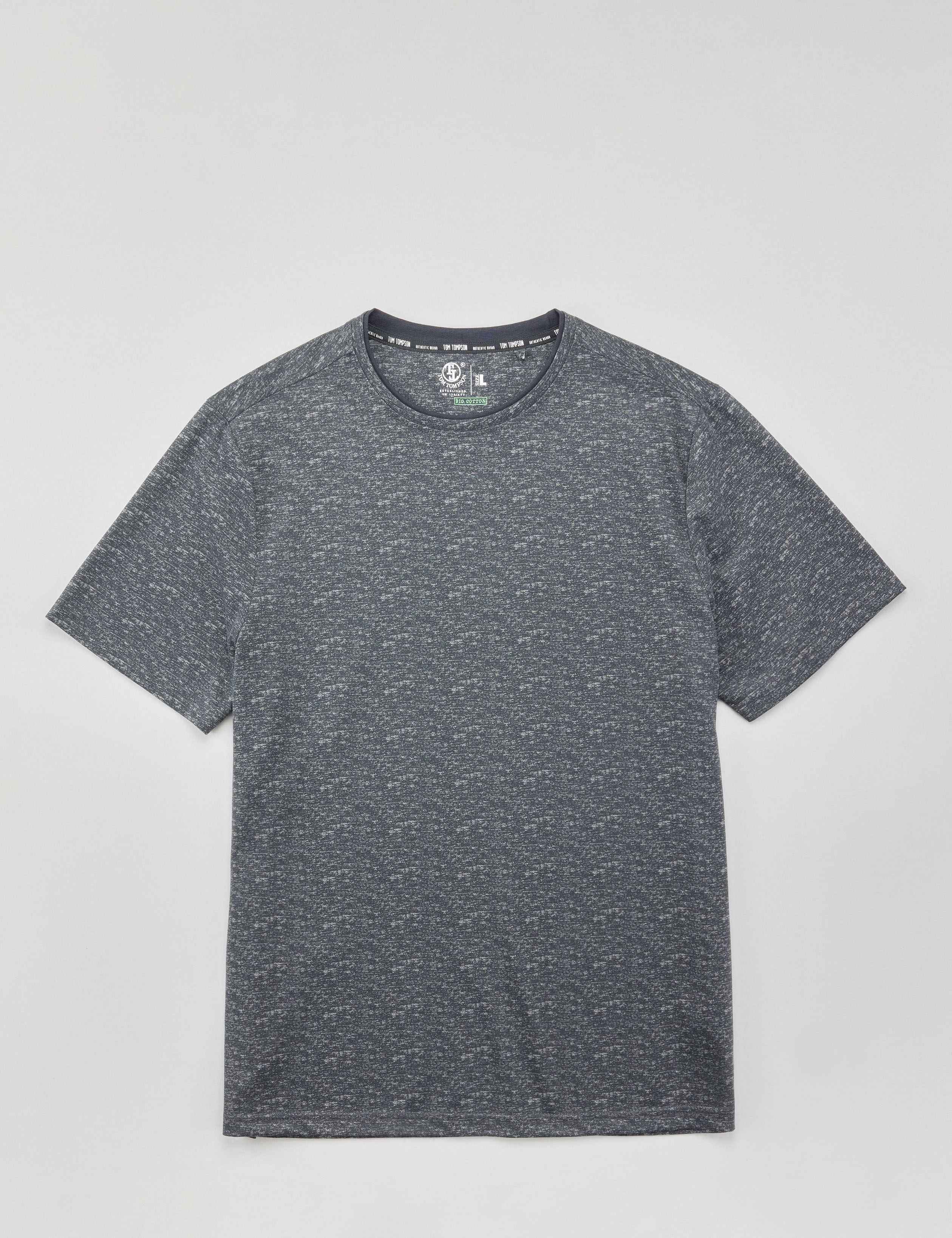 Basic T-Shirt mit dezentem Print