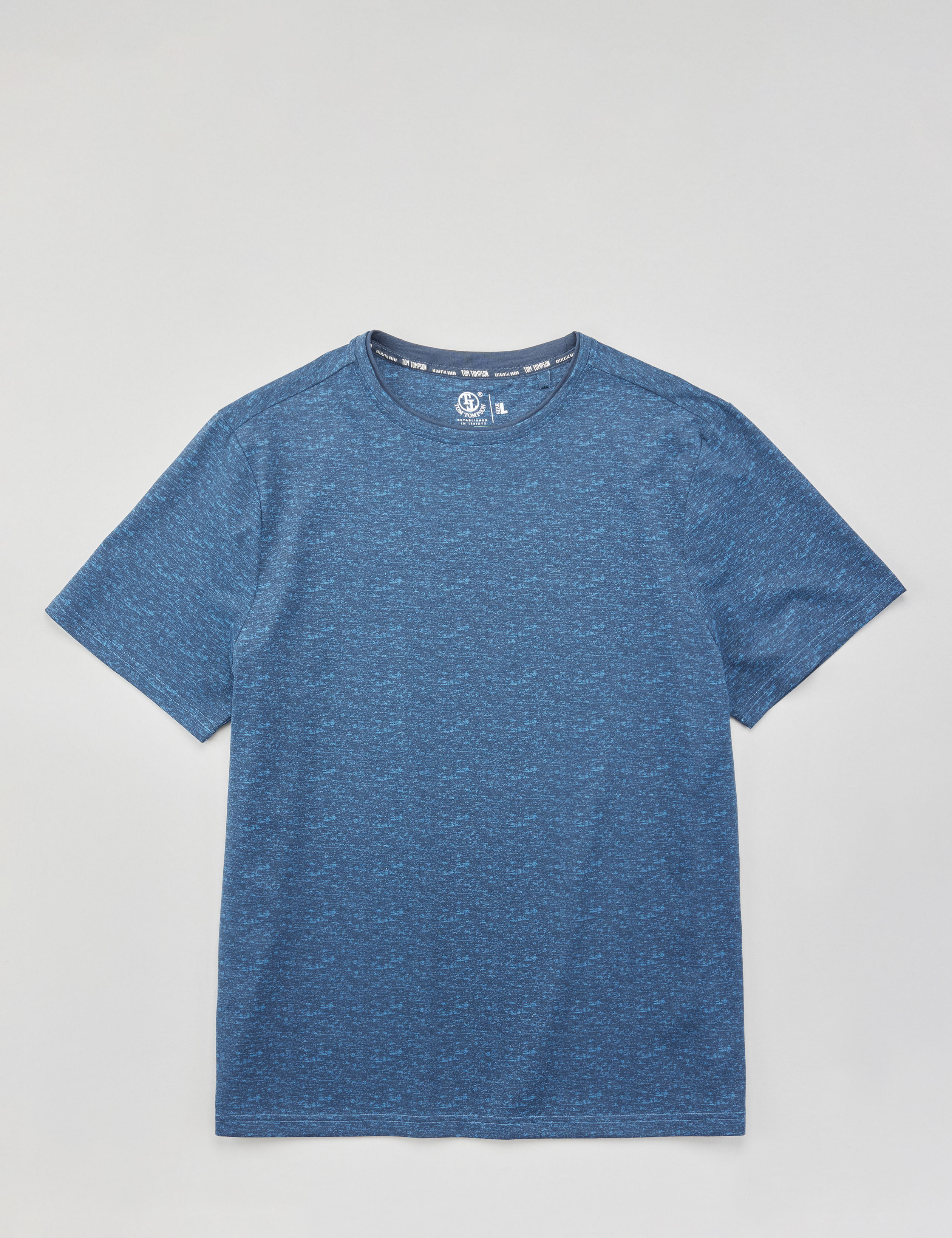 Basic T-Shirt mit dezentem Print