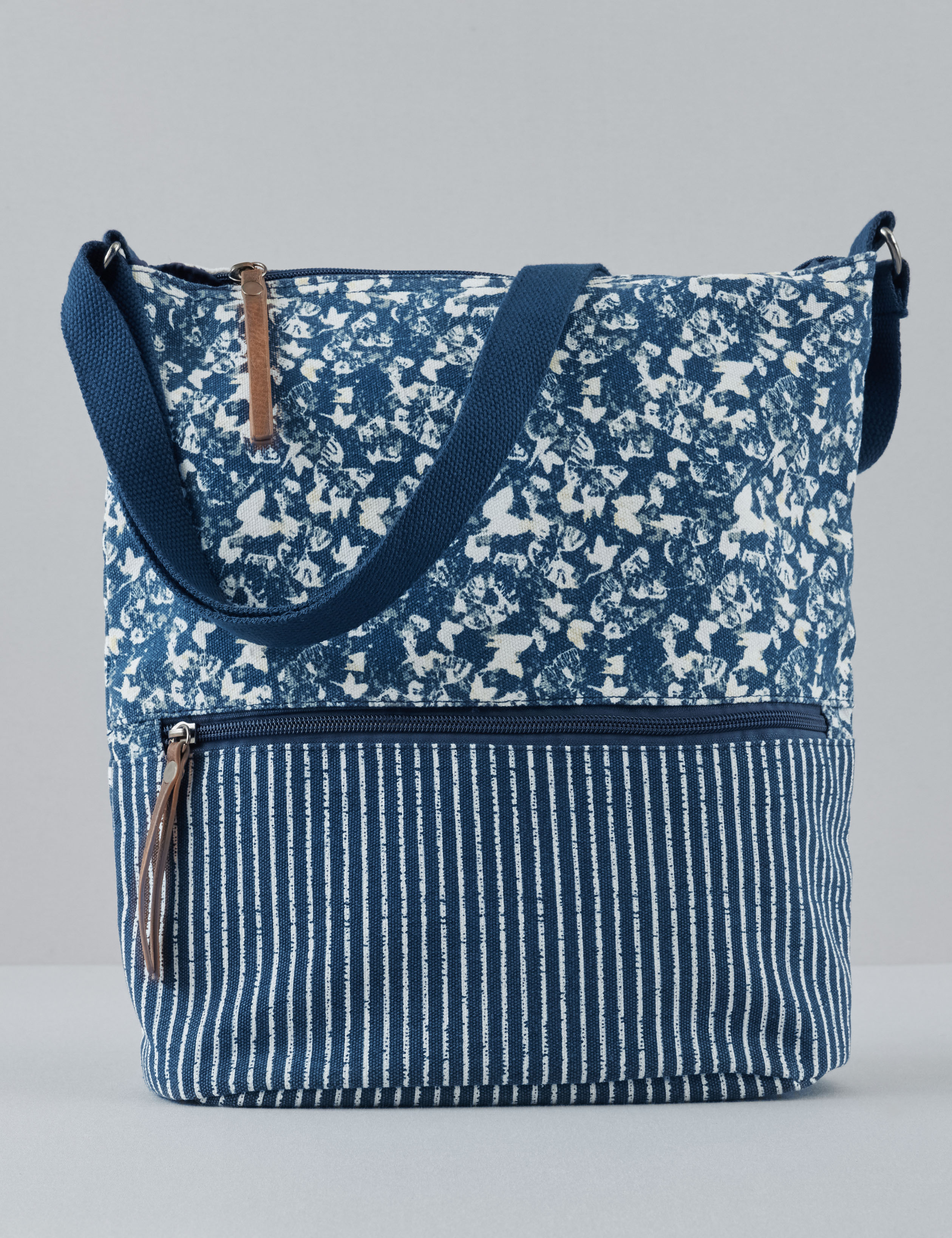 Mittelgroße Tasche aus Canvas