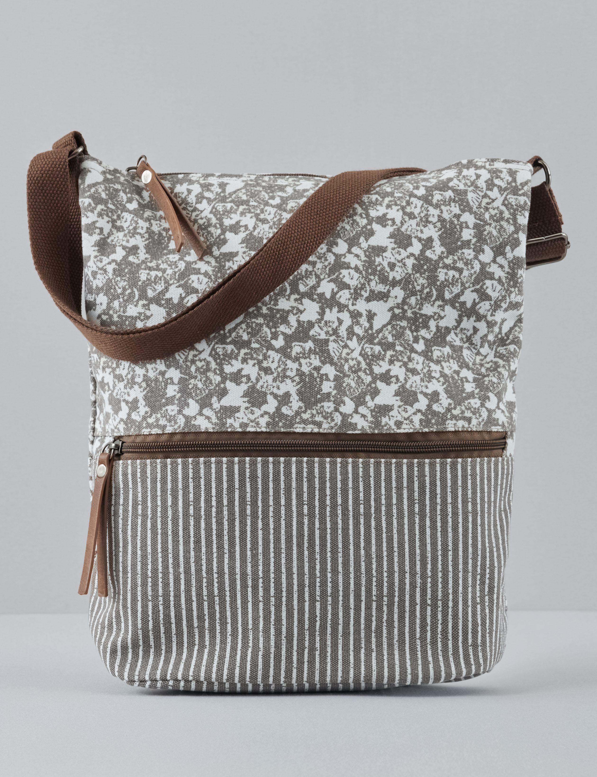Mittelgroße Tasche aus Canvas