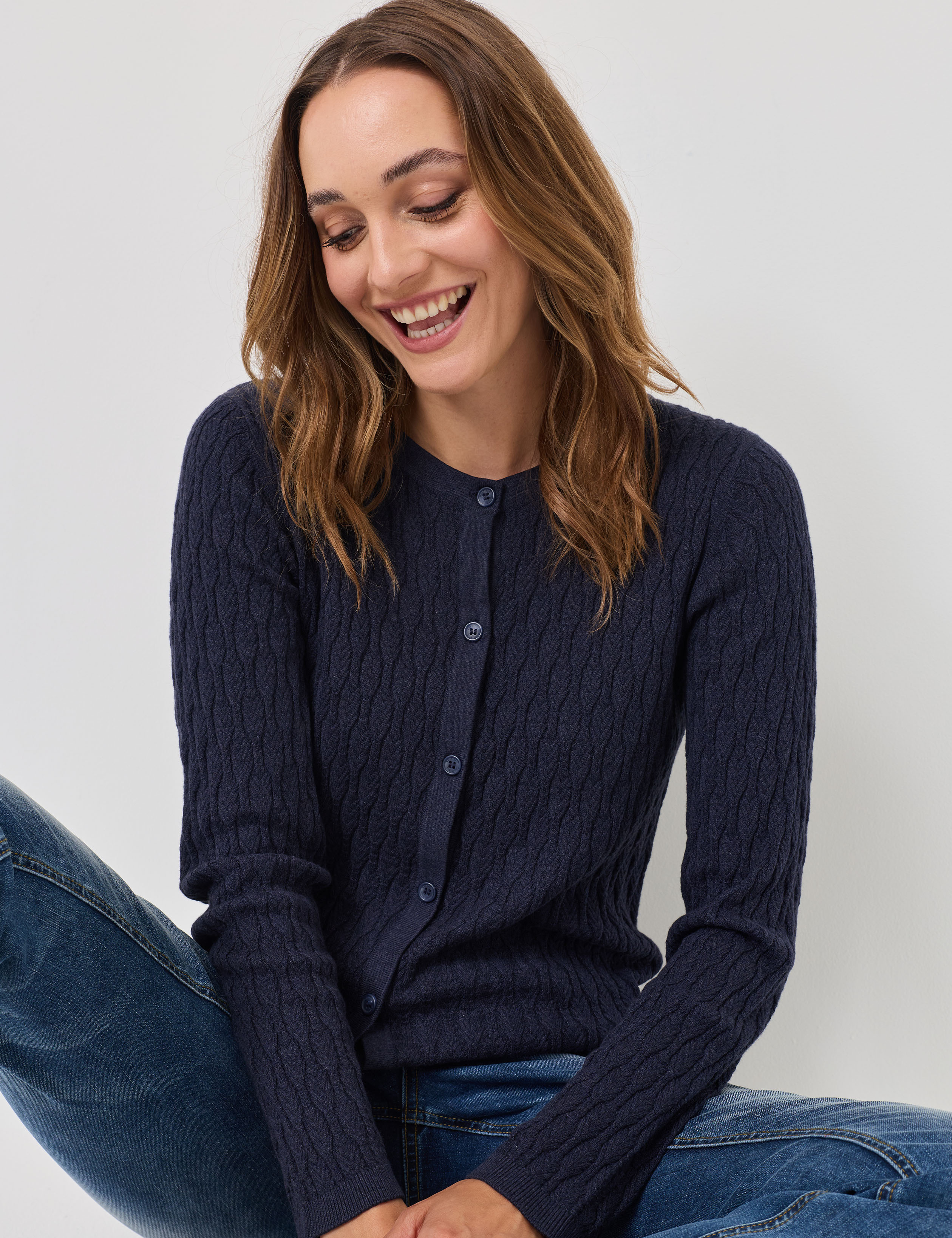 Leichte Strickjacke mit Zopfmuster