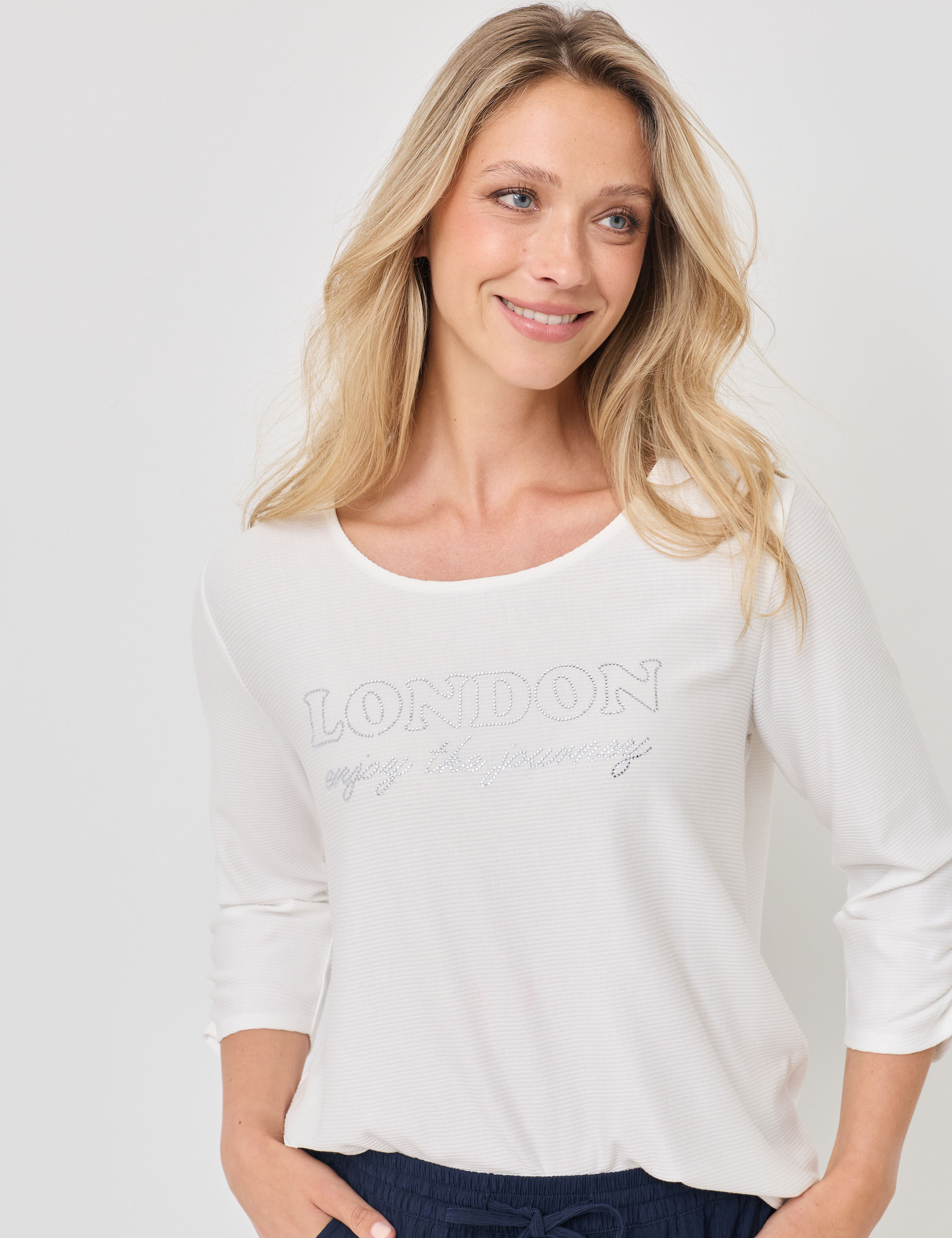 Luftiges Shirt, Glitzer-Applikation