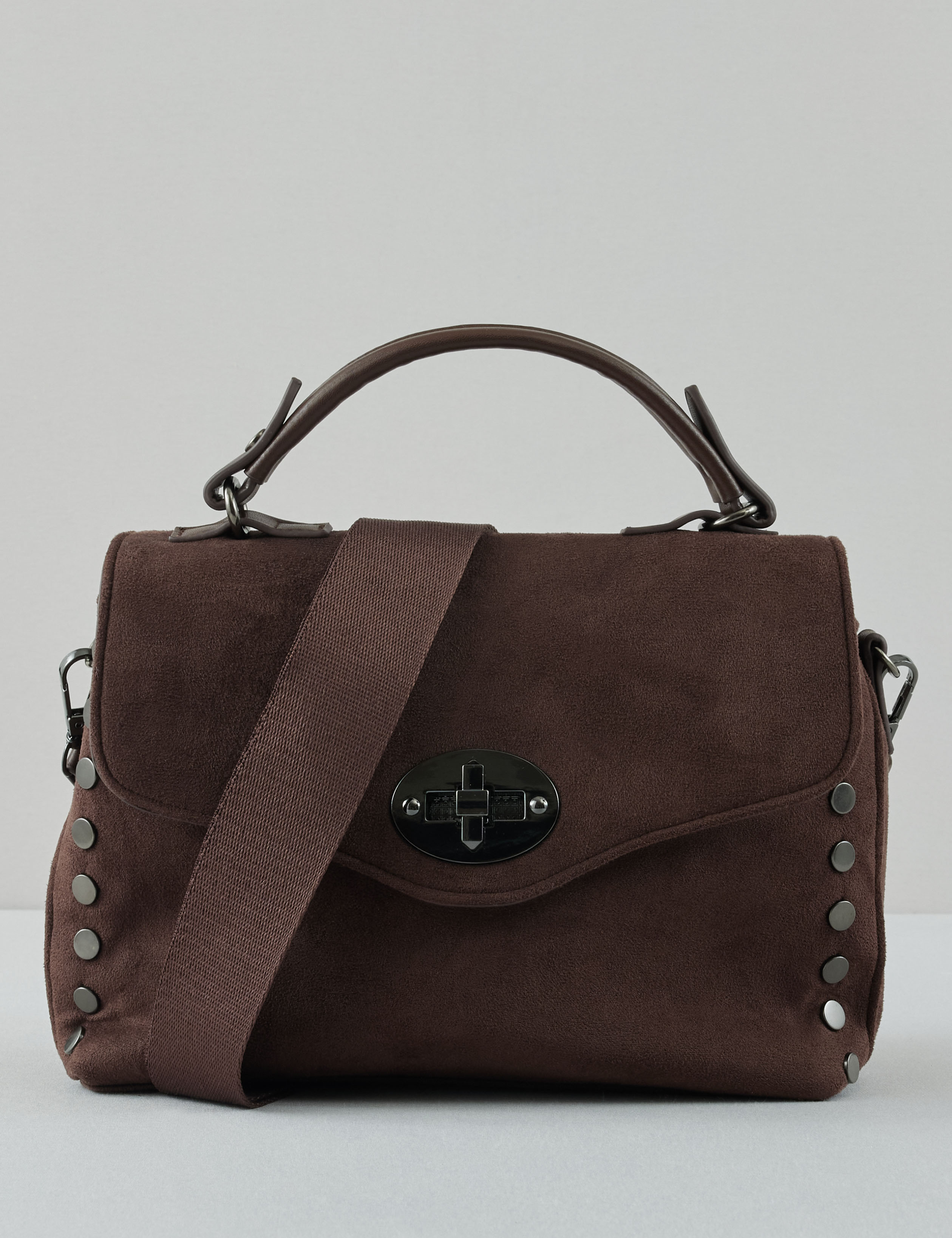 Modische Tasche mit Nietendetails