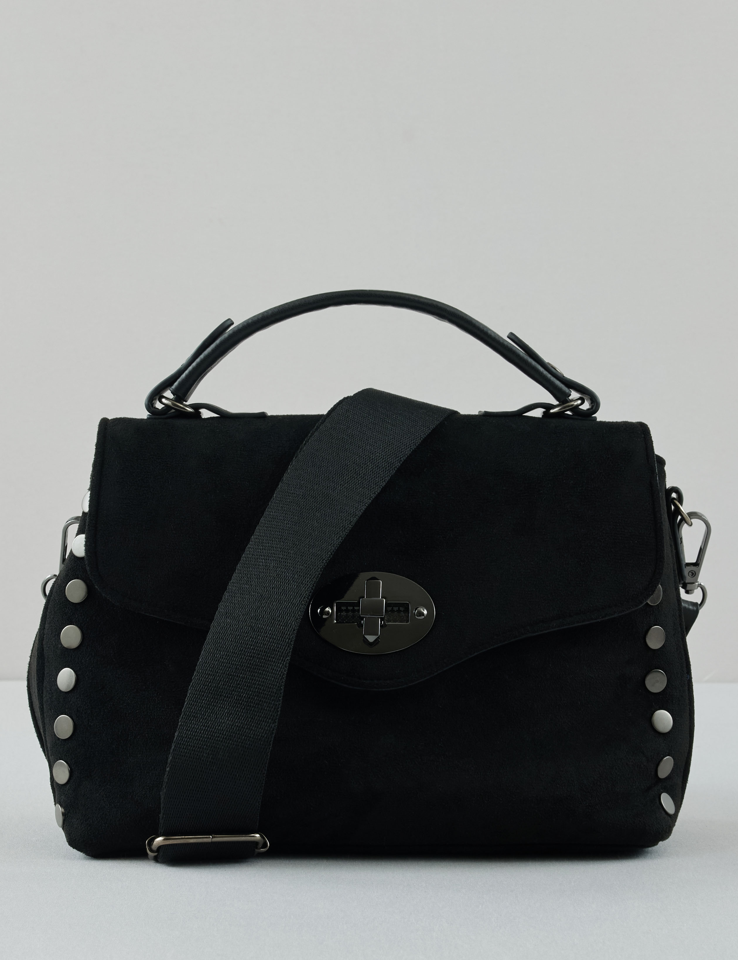 Modische Tasche mit Nietendetails