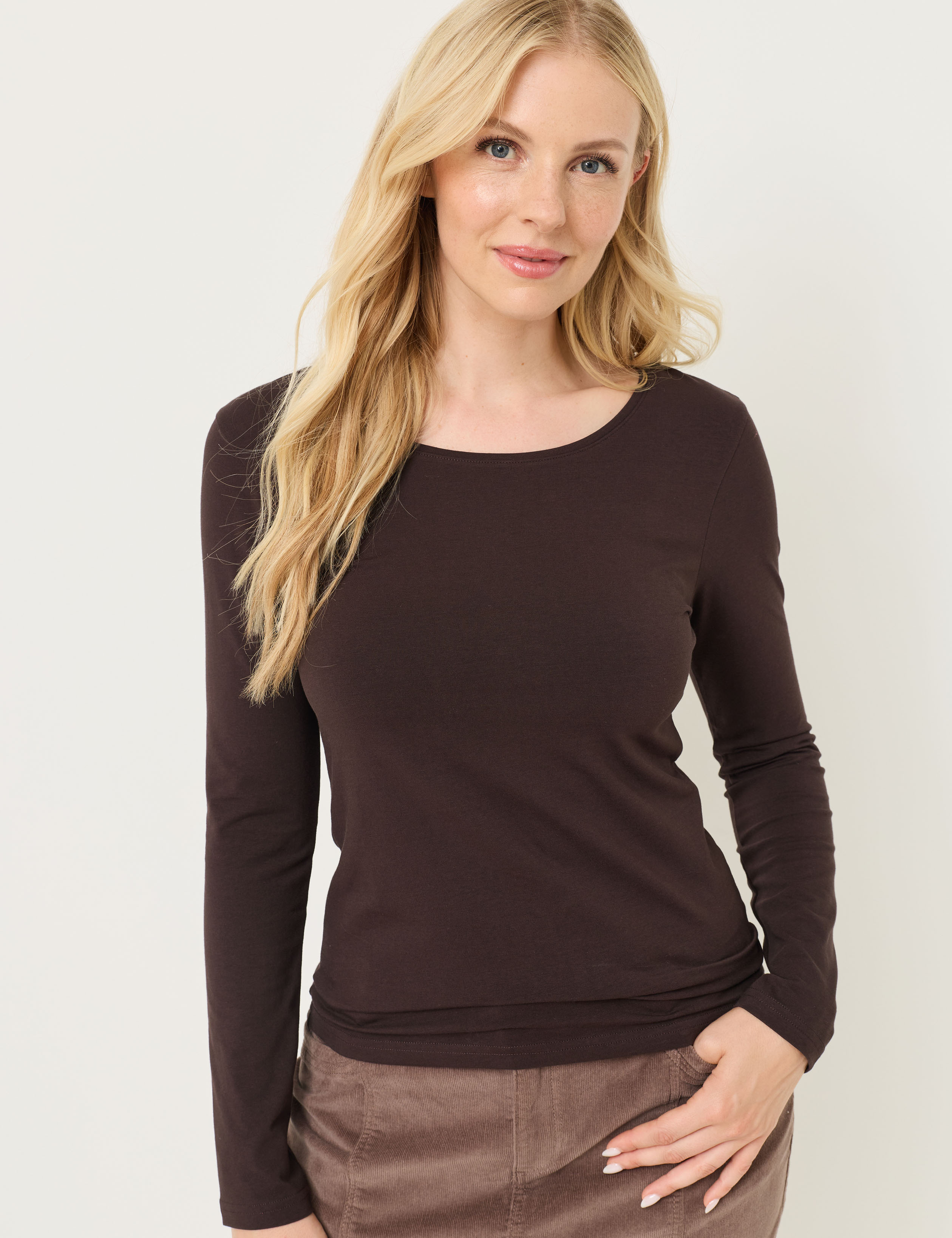 Modell NORA - Langarmshirt Basic