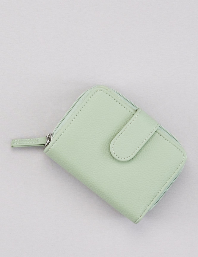 Laid Goods Front View