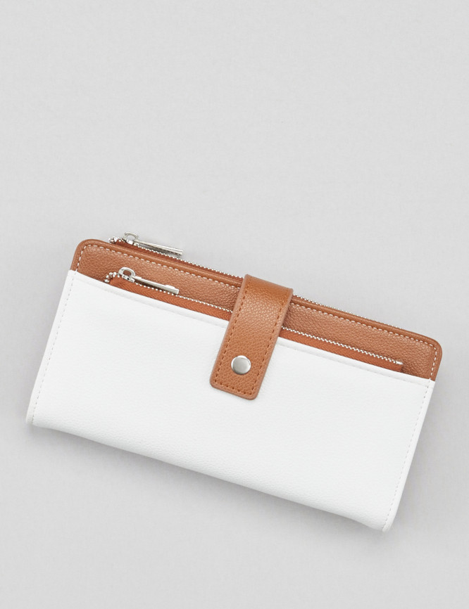Laid Goods Front View