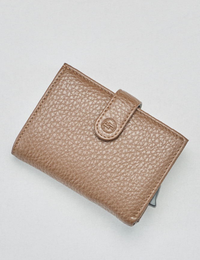 Laid Goods Front View